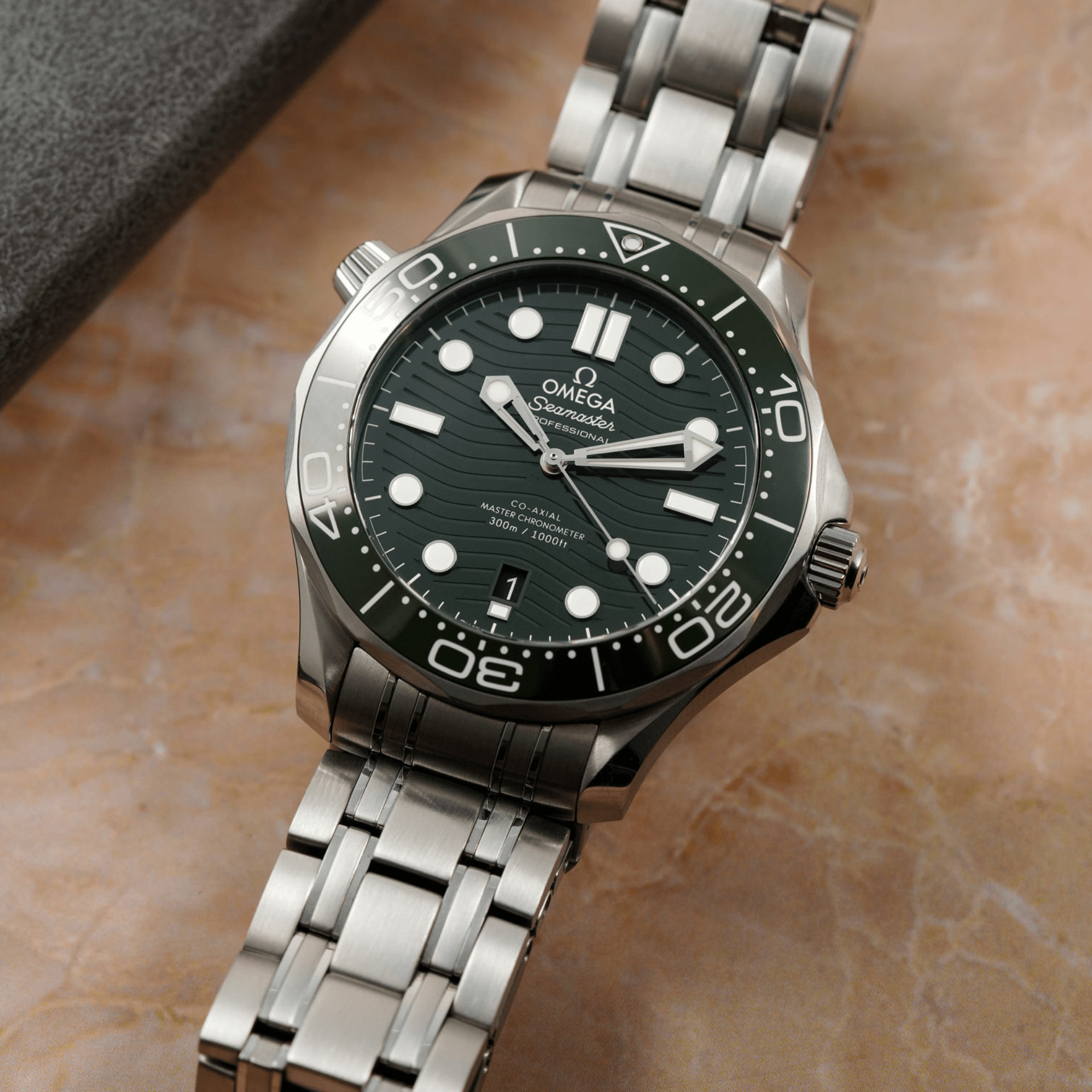 Omega Seamaster Diver 300M acero esfera y bisel verde ref 210.30.42.20.10.001