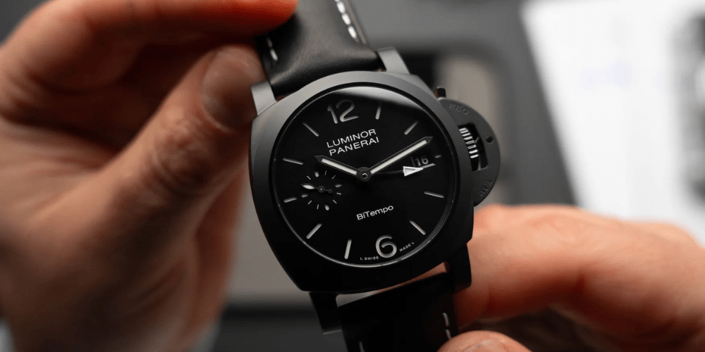 Descubre el Panerai Luminor GMT ceramica PAM01460, un reloj cerámico de 40 mm calibre P.900 mecánico de carga automático.